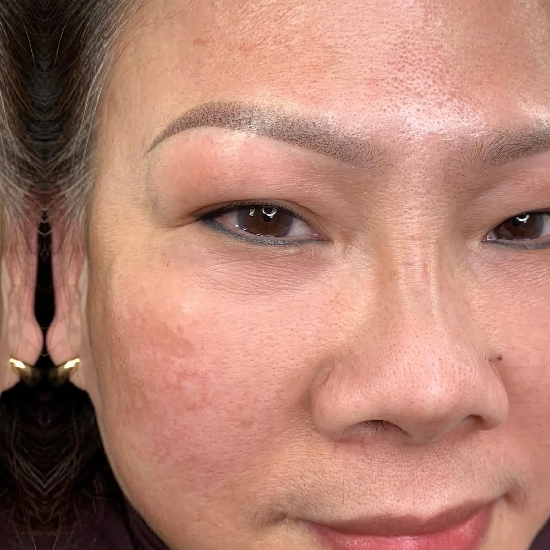 cosmetic tattooed eyebrows